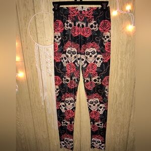 CLOSET CLOSEDOWN⚠️🚨Skulls & Roses Punk Leggings